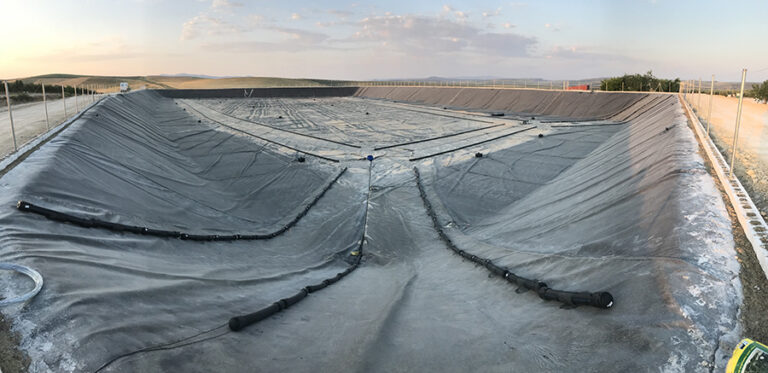 Cubierta flotante de 16.000 m2. para finca de olivos